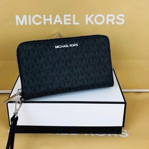 🌹Michael Kors Jet Set wallet/ Phone Holder🌹